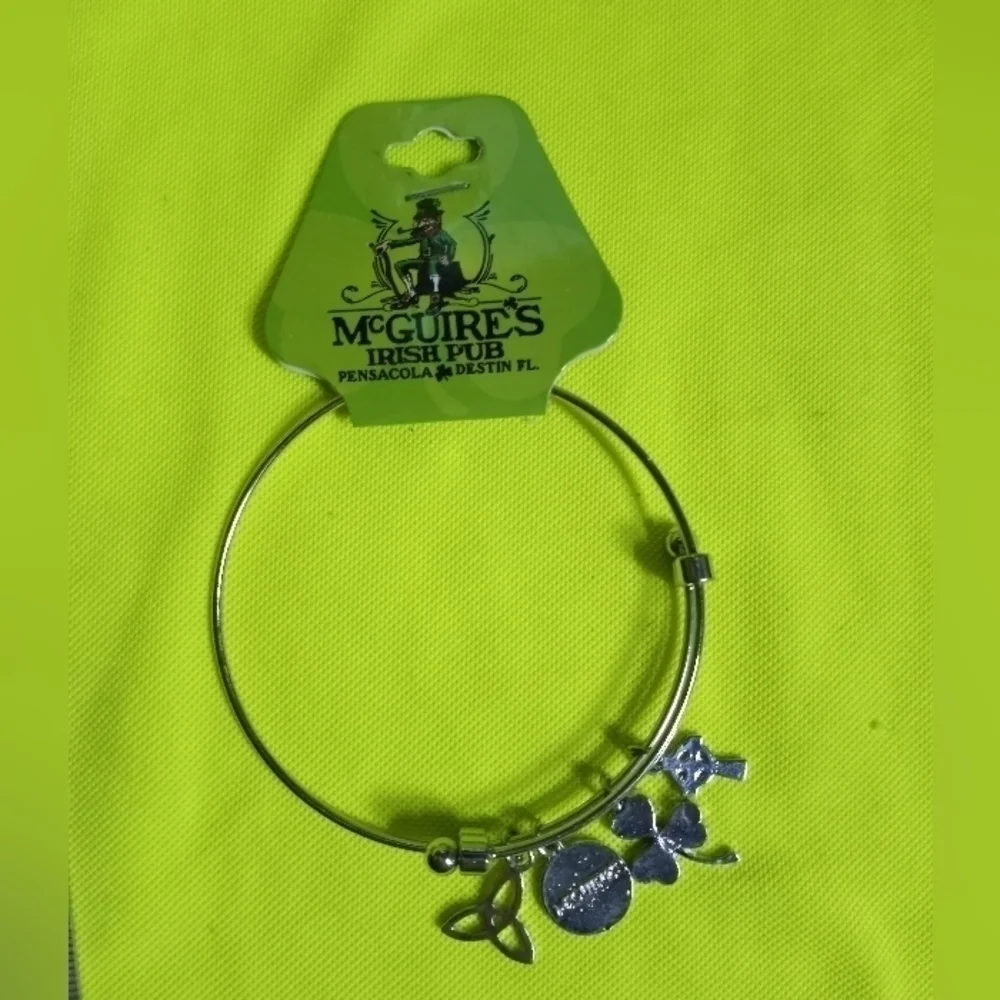 Mcguire's Irish pub wire charm bracelet shamrock cross Celtic silvertone